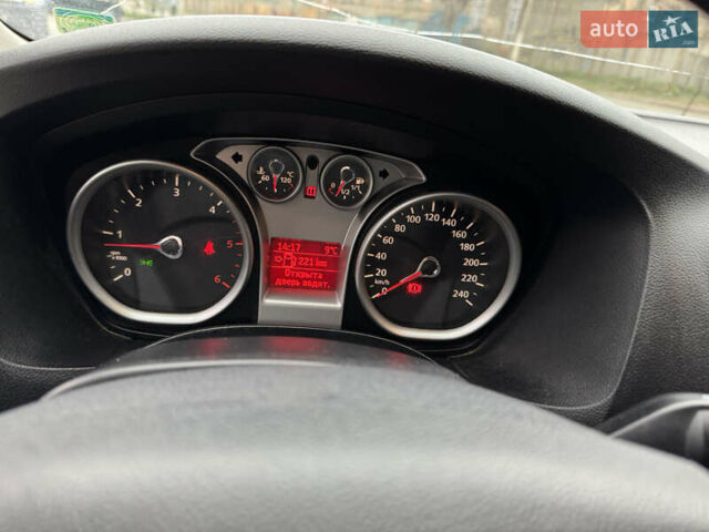 Синий Форд Фокус, объемом двигателя 1.56 л и пробегом 390 тыс. км за 4500 $, фото 10 на Automoto.ua