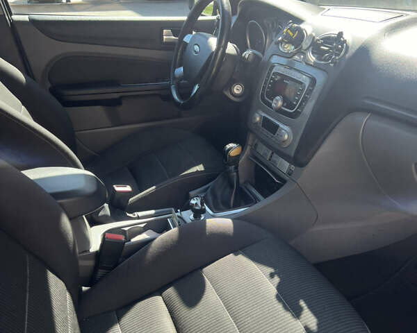 Синий Форд Фокус, объемом двигателя 1.8 л и пробегом 201 тыс. км за 5100 $, фото 8 на Automoto.ua