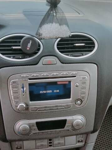 Синій Форд Фокус, об'ємом двигуна 1.8 л та пробігом 288 тис. км за 6000 $, фото 5 на Automoto.ua