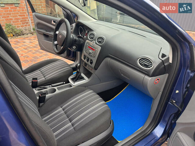 Синий Форд Фокус, объемом двигателя 1.6 л и пробегом 275 тыс. км за 5400 $, фото 8 на Automoto.ua