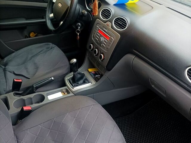 Синій Форд Фокус, об'ємом двигуна 1.6 л та пробігом 305 тис. км за 5000 $, фото 1 на Automoto.ua