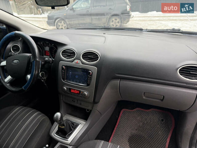 Синій Форд Фокус, об'ємом двигуна 1.6 л та пробігом 402 тис. км за 3000 $, фото 9 на Automoto.ua