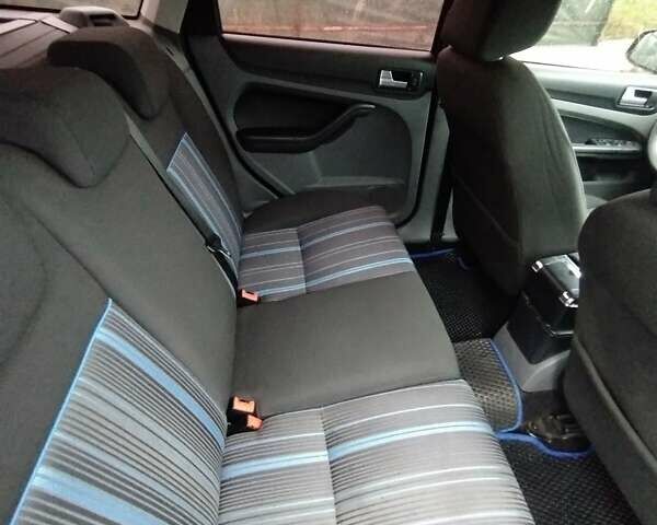 Синий Форд Фокус, объемом двигателя 1.6 л и пробегом 278 тыс. км за 5100 $, фото 16 на Automoto.ua