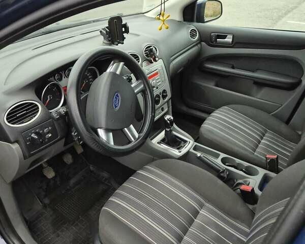 Синій Форд Фокус, об'ємом двигуна 1.6 л та пробігом 160 тис. км за 6000 $, фото 13 на Automoto.ua