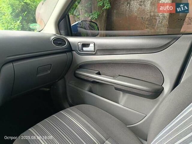 Синий Форд Фокус, объемом двигателя 1.6 л и пробегом 274 тыс. км за 4900 $, фото 21 на Automoto.ua