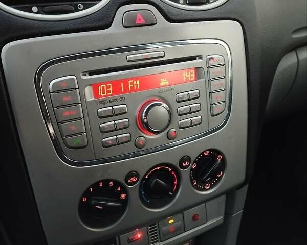 Синій Форд Фокус, об'ємом двигуна 1.6 л та пробігом 280 тис. км за 4800 $, фото 22 на Automoto.ua