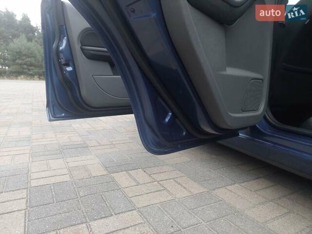 Синий Форд Фокус, объемом двигателя 1.6 л и пробегом 215 тыс. км за 6350 $, фото 17 на Automoto.ua