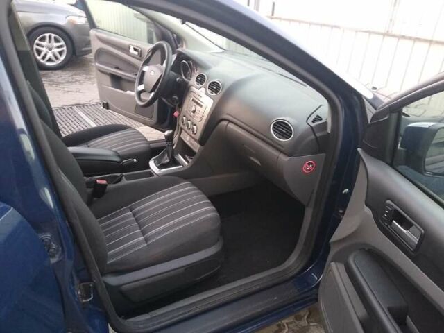 Синий Форд Фокус, объемом двигателя 1.6 л и пробегом 265 тыс. км за 5555 $, фото 4 на Automoto.ua