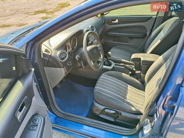 Синий Форд Фокус, объемом двигателя 1.8 л и пробегом 228 тыс. км за 4500 $, фото 4 на Automoto.ua