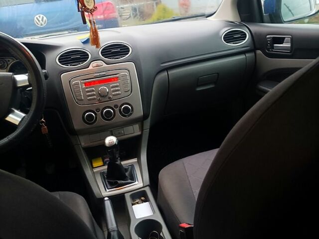 Синій Форд Фокус, об'ємом двигуна 1.6 л та пробігом 305 тис. км за 5000 $, фото 2 на Automoto.ua