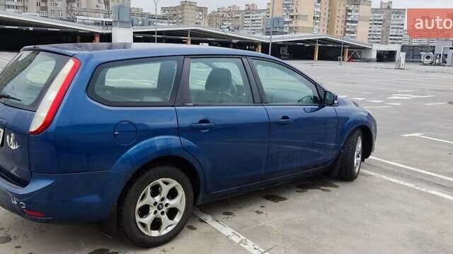 Синий Форд Фокус, объемом двигателя 2 л и пробегом 240 тыс. км за 5500 $, фото 1 на Automoto.ua