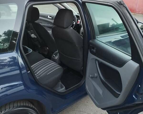 Синій Форд Фокус, об'ємом двигуна 1.6 л та пробігом 280 тис. км за 4800 $, фото 13 на Automoto.ua