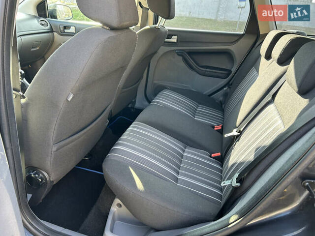 Синий Форд Фокус, объемом двигателя 1.6 л и пробегом 225 тыс. км за 5300 $, фото 15 на Automoto.ua