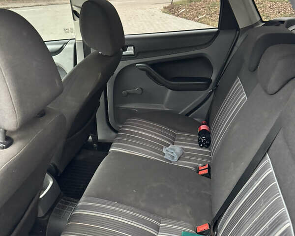 Синий Форд Фокус, объемом двигателя 1.56 л и пробегом 390 тыс. км за 4500 $, фото 6 на Automoto.ua