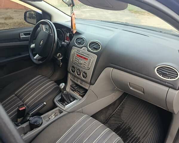 Синий Форд Фокус, объемом двигателя 1.56 л и пробегом 244 тыс. км за 4500 $, фото 4 на Automoto.ua