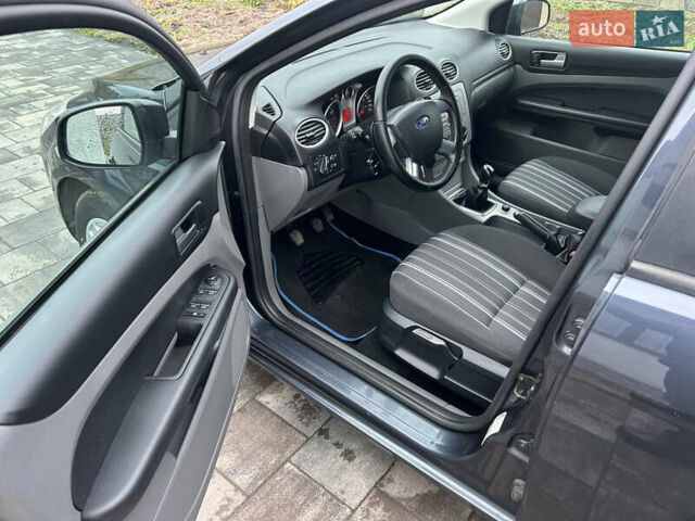 Синий Форд Фокус, объемом двигателя 1.6 л и пробегом 225 тыс. км за 5100 $, фото 14 на Automoto.ua