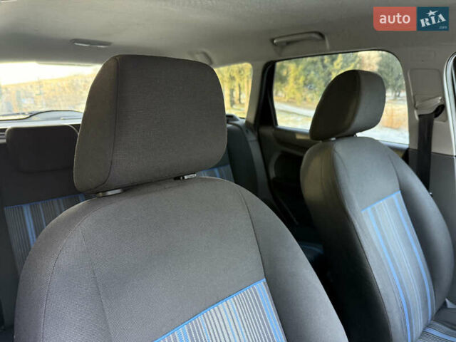 Синій Форд Фокус, об'ємом двигуна 1.6 л та пробігом 200 тис. км за 4499 $, фото 50 на Automoto.ua