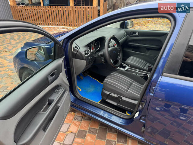 Синий Форд Фокус, объемом двигателя 1.6 л и пробегом 275 тыс. км за 5400 $, фото 6 на Automoto.ua