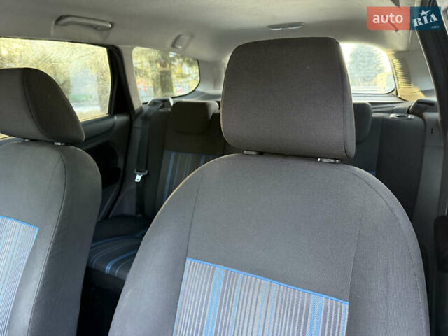 Синій Форд Фокус, об'ємом двигуна 1.6 л та пробігом 200 тис. км за 4499 $, фото 39 на Automoto.ua