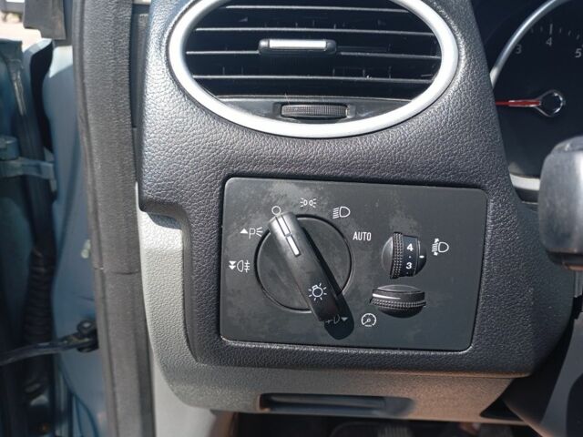 Синій Форд Фокус, об'ємом двигуна 1.6 л та пробігом 187 тис. км за 5500 $, фото 15 на Automoto.ua