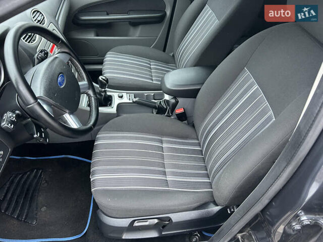 Синий Форд Фокус, объемом двигателя 1.6 л и пробегом 225 тыс. км за 5100 $, фото 16 на Automoto.ua