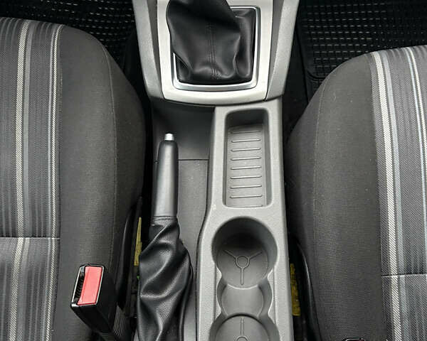 Синий Форд Фокус, объемом двигателя 1.6 л и пробегом 277 тыс. км за 4950 $, фото 19 на Automoto.ua