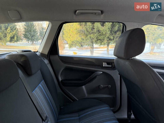 Синій Форд Фокус, об'ємом двигуна 1.6 л та пробігом 200 тис. км за 4499 $, фото 57 на Automoto.ua