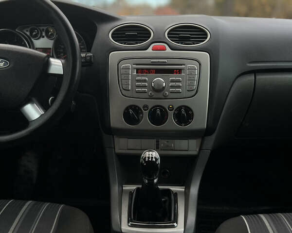 Синій Форд Фокус, об'ємом двигуна 1.6 л та пробігом 287 тис. км за 4999 $, фото 23 на Automoto.ua