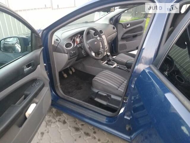 Синий Форд Фокус, объемом двигателя 1.6 л и пробегом 265 тыс. км за 5555 $, фото 8 на Automoto.ua