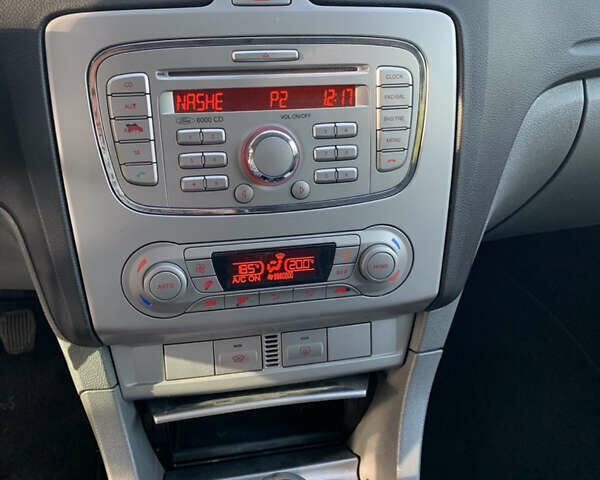 Синій Форд Фокус, об'ємом двигуна 1.6 л та пробігом 185 тис. км за 6300 $, фото 10 на Automoto.ua