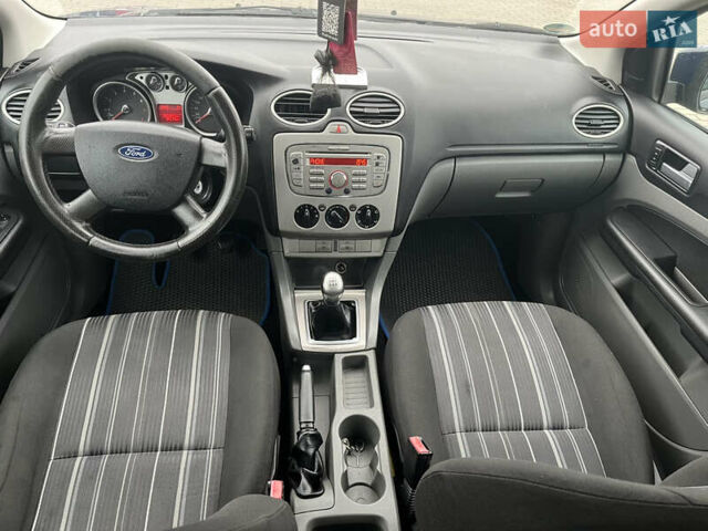Синій Форд Фокус, об'ємом двигуна 1.6 л та пробігом 301 тис. км за 3850 $, фото 25 на Automoto.ua