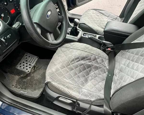 Синий Форд Фокус, объемом двигателя 1.56 л и пробегом 232 тыс. км за 5499 $, фото 3 на Automoto.ua