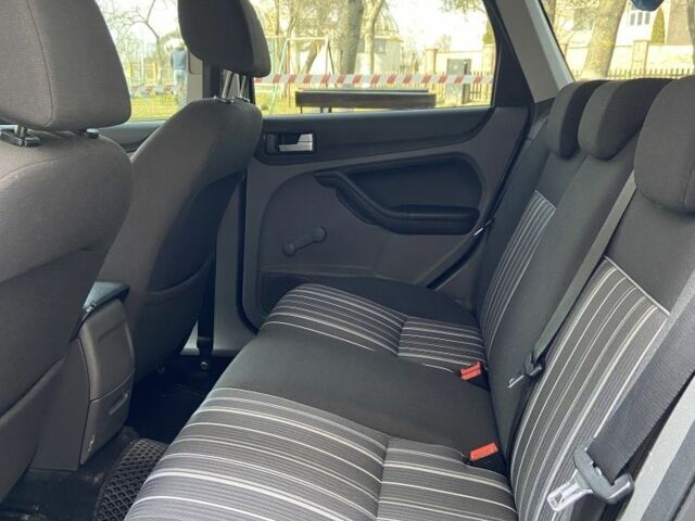 Синій Форд Фокус, об'ємом двигуна 1.6 л та пробігом 328 тис. км за 6200 $, фото 14 на Automoto.ua