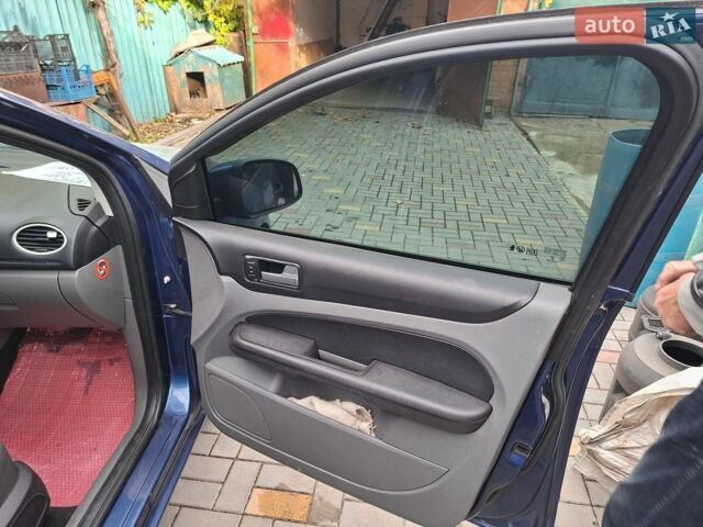 Синій Форд Фокус, об'ємом двигуна 1.75 л та пробігом 209 тис. км за 5600 $, фото 7 на Automoto.ua