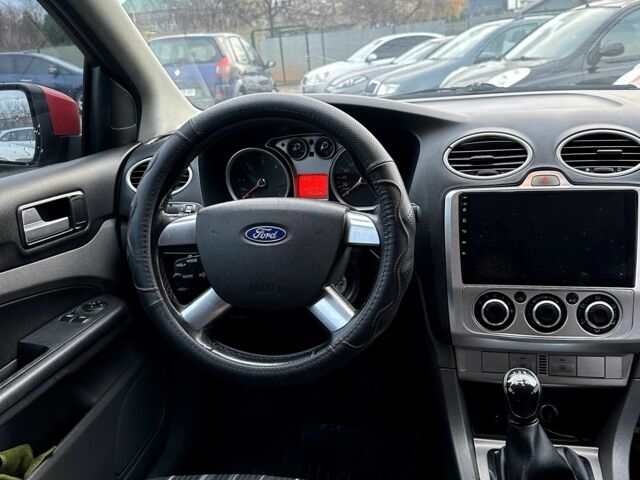 Синий Форд Фокус, объемом двигателя 1.6 л и пробегом 404 тыс. км за 5450 $, фото 8 на Automoto.ua