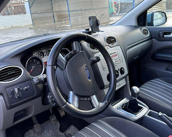 Синій Форд Фокус, об'ємом двигуна 1.6 л та пробігом 196 тис. км за 6100 $, фото 1 на Automoto.ua