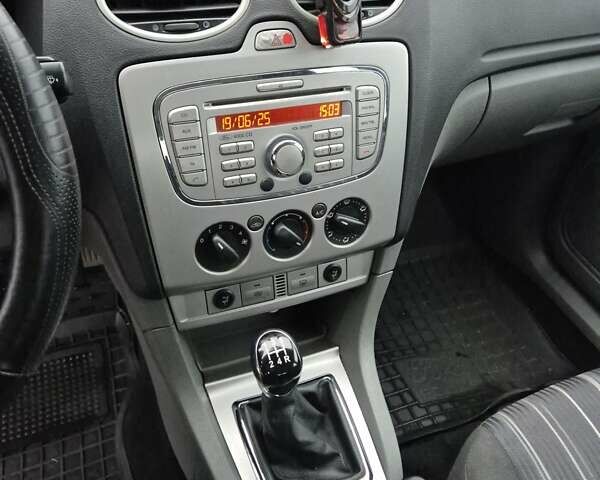 Синій Форд Фокус, об'ємом двигуна 1.6 л та пробігом 160 тис. км за 6000 $, фото 14 на Automoto.ua