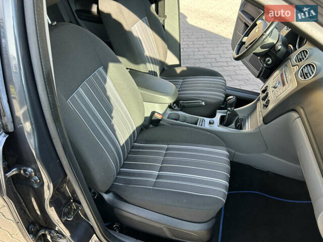Синий Форд Фокус, объемом двигателя 1.6 л и пробегом 225 тыс. км за 5300 $, фото 22 на Automoto.ua