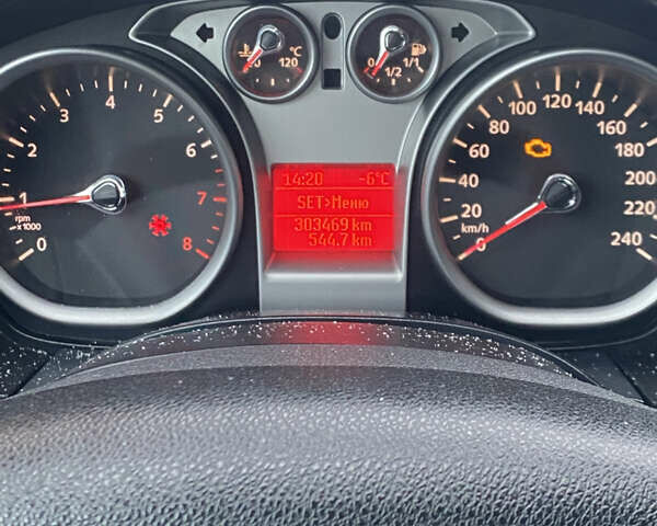 Синій Форд Фокус, об'ємом двигуна 1.6 л та пробігом 303 тис. км за 4499 $, фото 12 на Automoto.ua