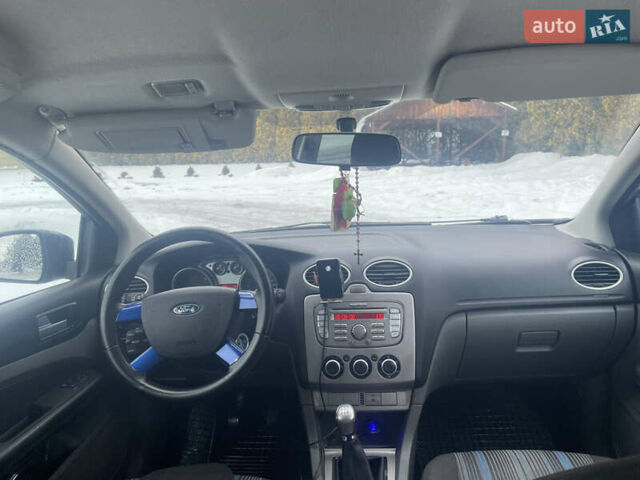 Синий Форд Фокус, объемом двигателя 1.6 л и пробегом 285 тыс. км за 4650 $, фото 11 на Automoto.ua