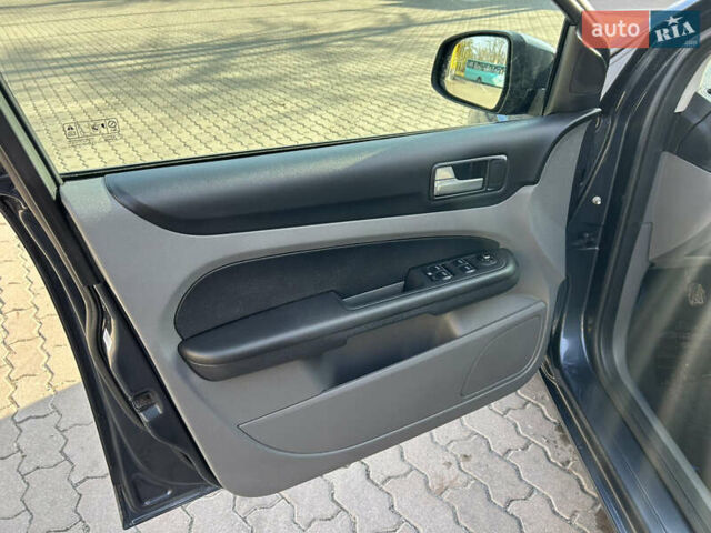 Синий Форд Фокус, объемом двигателя 1.6 л и пробегом 225 тыс. км за 5300 $, фото 14 на Automoto.ua