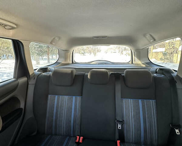 Синий Форд Фокус, объемом двигателя 1.8 л и пробегом 282 тыс. км за 4100 $, фото 22 на Automoto.ua