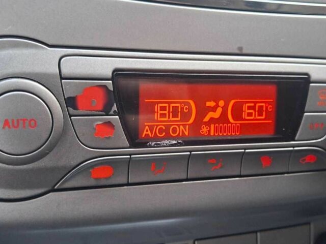 Синій Форд Фокус, об'ємом двигуна 1.6 л та пробігом 454 тис. км за 4000 $, фото 14 на Automoto.ua