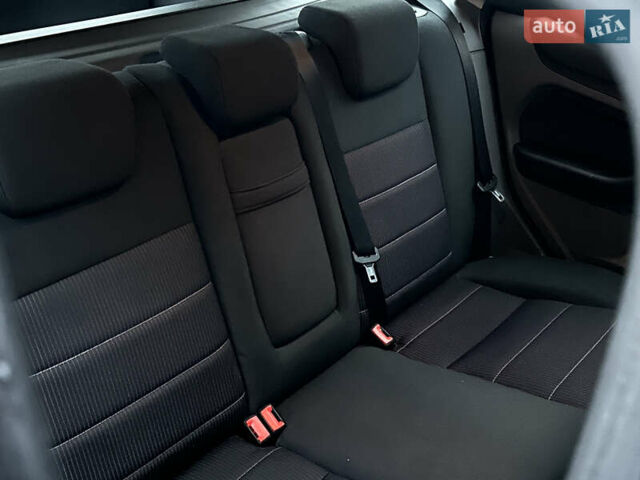 Синий Форд Фокус, объемом двигателя 1.6 л и пробегом 243 тыс. км за 5950 $, фото 27 на Automoto.ua