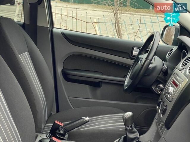 Синий Форд Фокус, объемом двигателя 1.6 л и пробегом 165 тыс. км за 5300 $, фото 44 на Automoto.ua