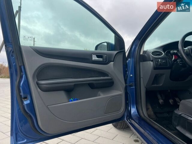 Синій Форд Фокус, об'ємом двигуна 1.56 л та пробігом 295 тис. км за 3999 $, фото 10 на Automoto.ua