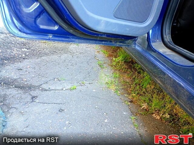 Синій Форд Фокус, об'ємом двигуна 1.6 л та пробігом 373 тис. км за 4500 $, фото 11 на Automoto.ua