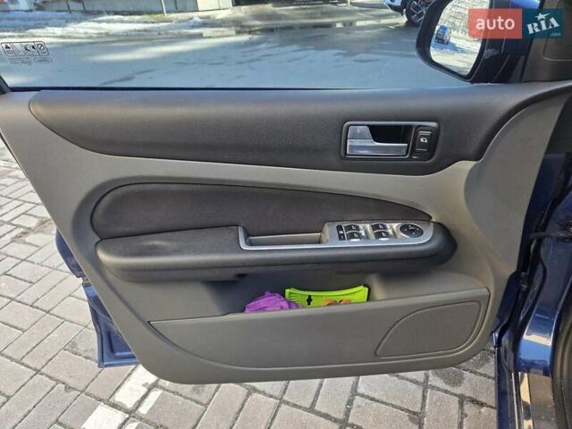 Синий Форд Фокус, объемом двигателя 1.6 л и пробегом 167 тыс. км за 5500 $, фото 8 на Automoto.ua