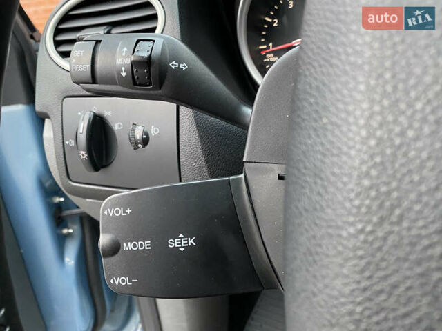 Синий Форд Фокус, объемом двигателя 1.6 л и пробегом 200 тыс. км за 5200 $, фото 46 на Automoto.ua