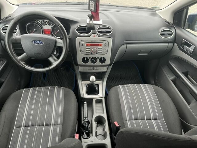 Синий Форд Фокус, объемом двигателя 1.6 л и пробегом 300 тыс. км за 3700 $, фото 8 на Automoto.ua